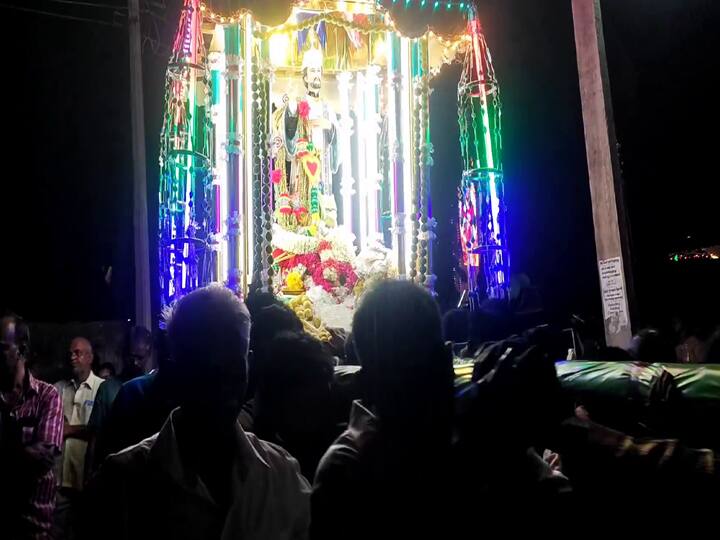Theni Saveriar's 145th year Sappara Bhavani festival was held with much fanfare TNN சவேரியாரின் 145வது ஆண்டு சப்பரப்பவனி விழா - திரளான பக்தர்கள் பங்கேற்பு
