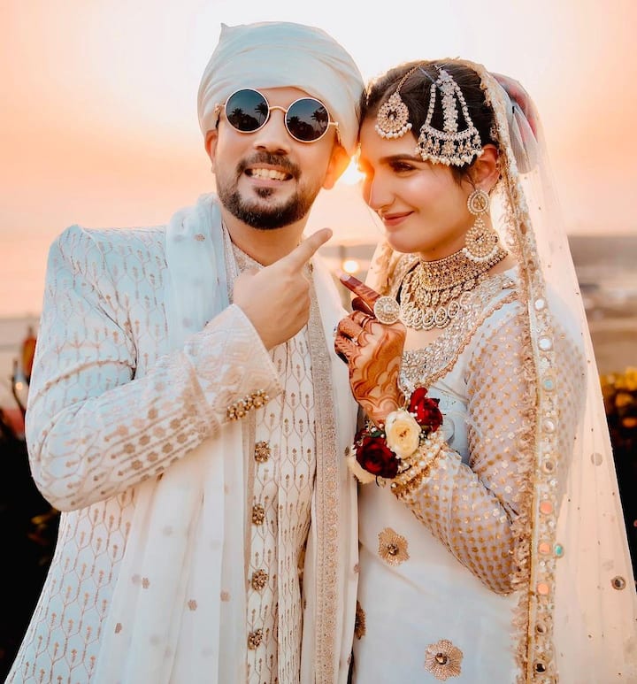 सोशल मीडिया पर मुदस्सर और रिया की फोटोज काफी वायरल हो रही हैं. हर एक तस्वीर में दोनों एक-दूसरे पर प्यार लुटाते हुए नजर आ रहे हैं.