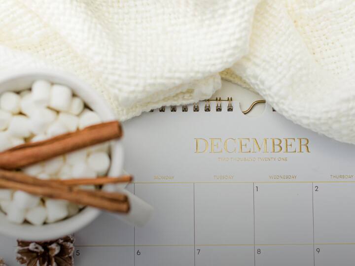 जो आज हम साल के बारहवें महीने के रूप में मानते हैं, क्या कभी सोचा है कि यह कभी दसवें महीने था? एक समय ऐसा भी था जब साल का पहला महीना मार्च से शुरू होता था. आइए समझते हैं कि यह सब कब और कैसे हुआ?