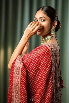 Mrunal Thakur: ਸਾੜੀ 'ਚ ਬੇਹੱਦ ਖੂਬਸੂਰਤ ਦਿਖੀ ਮ੍ਰਿਣਾਲ ਠਾਕੁਰ, ਖੂਬਸੂਰਤੀ ਦੇਖ ਦੀਵਾਨੇ ਹੋਏ ਪ੍ਰਸ਼ੰਸਕ