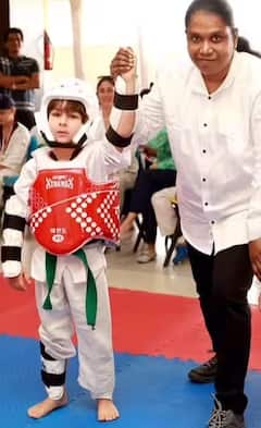 Pics: 7 વર્ષની ઉંમરમાં Taimurએ તાઇક્વાન્ડો કૉમ્પિટીશનમાં જીત્યો Gold મેડલ, ખુશીથી ઝૂમી ઉઠી મમ્મી કરીના કપૂર