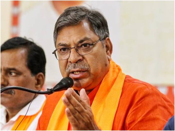 सतीश पूनिया को सीएम की रेस में होने की खबरें आती रहती थीं. हालांकि चुनाव में नतीजे उनके खिलाफ चले गए. वह आमेर सीट से कांग्रेस प्रशांत शर्मा से चुनाव हार गए हैं.