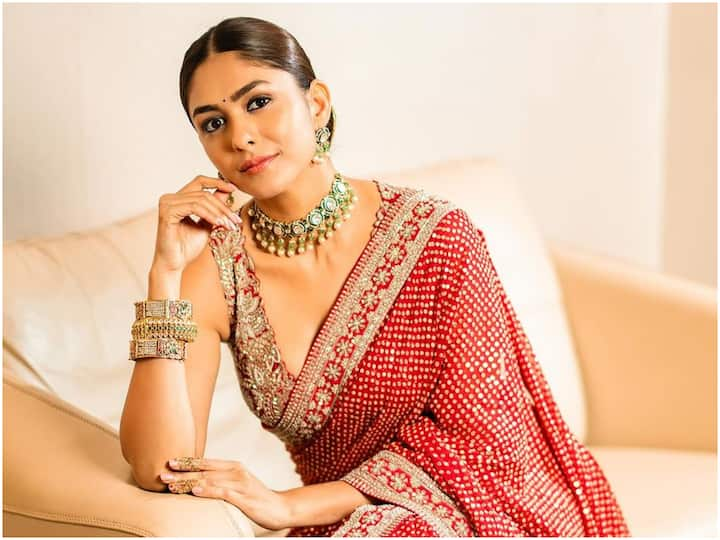 Mrunal Thakur Hi Nanna Promotions: 'హాయ్ నాన్న' సినిమాతో మృణాల్ ఠాకూర్ మరోసారి ప్రేక్షకుల ముందుకు వస్తున్నారు. డిసెంబర్ 7న ఆ సినిమా విడుదల కానుంది.