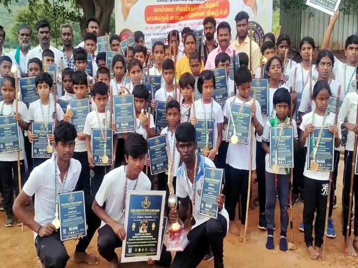 Theni students of the village walked 15 kilometers and circled the Silambam for four hours continuously TNN சின்னமனூர் அருகே 15 கி.மீ., தூரம் நடந்து 4 மணி நேரம் சிலம்பம் சுற்றிய கிராமத்து மாணவர்கள்