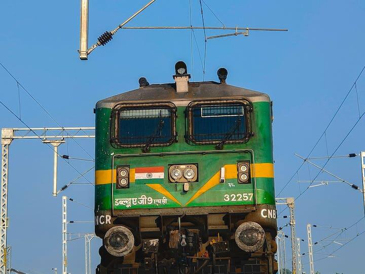 Railway Recruitment 2023 apply for more than 1600 posts rrcpryj.org Railway Recruitment 2023: नॉर्थ-सेंट्रल रेलवे में निकली वैकेंसी, भरे जाएंगे 1600 से ज्यादा पद, ये है लास्ट डेट