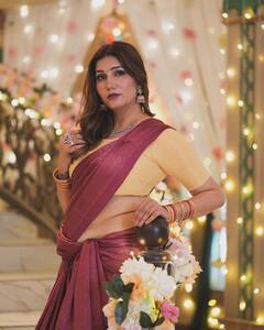 Sapna Choudhary Saree Look: सिल्क साड़ी पहनकर सपना चौधरी ने फ्लॉन्ट किया फिगर,फैट शेमिंग का हुईं शिकार
