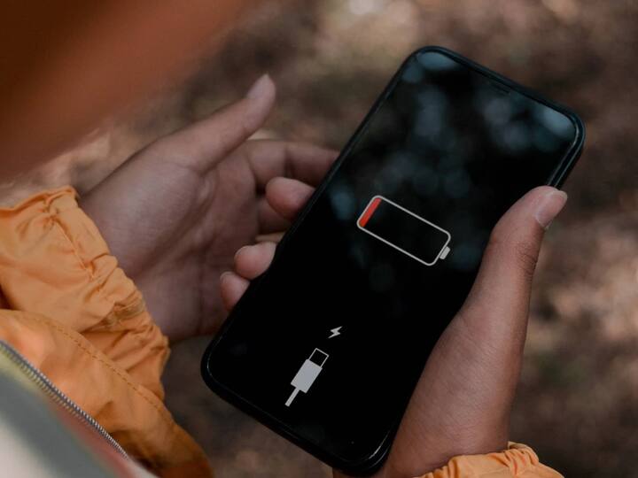 how to improve iphone battery life know 5 tricks and tips Apple Iphone Battery Life : iPhone डिस्चार्ज होईपर्यंत वापरताय?  iPhone ची बॅटरी लाईफ वाढवण्यासाठी 5 महत्वाच्या टिप्स