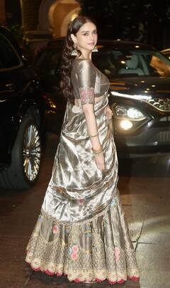 Sharmin Segal Wedding Reception: સિલ્ક સાડીમાં અદિતિ રાવ હૈદરીએ આપ્યા પોઝ