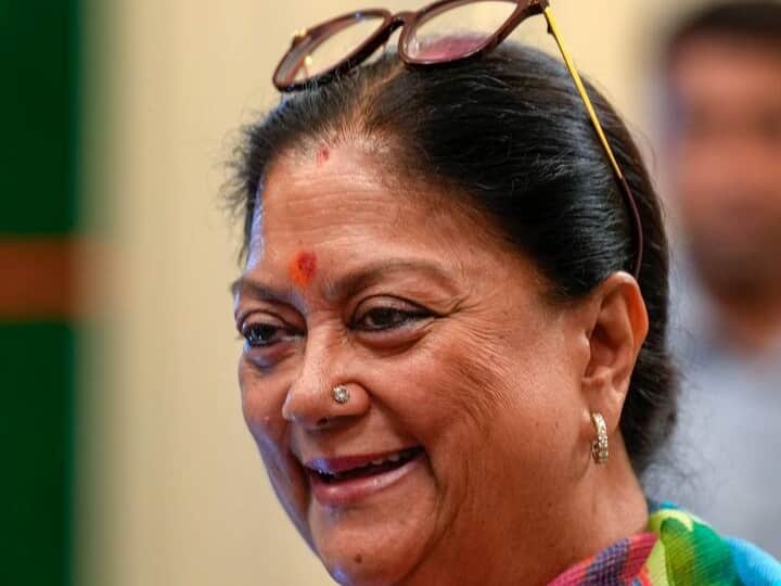 Rajasthan Chunav Result 2023: निर्दलियों को साधने की कोशिश में लगीं वसुंधरा राजे सिंधिया, देर रात 3 बजे फोन कर मांगा समर्थन Rajasthan Chunav Result 2023 BJP CM Face Vasundhara Raje Kept in Touch with Independent Candidate Late Night Rajasthan Chunav Result 2023: निर्दलियों को साधने की कोशिश में लगीं वसुंधरा राजे सिंधिया, देर रात 3 बजे फोन कर मांगा समर्थन