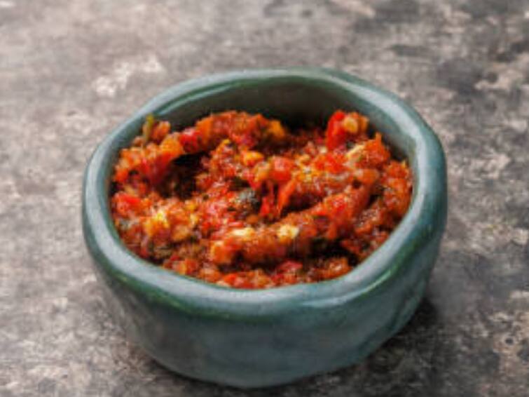 garlic chutney recipe procedure know here Garlic Chutney: இட்லி, தோசைக்கு சூப்பர் சைடிஷ்! பூண்டு சட்னியை இப்படி செய்து பாருங்க - சூப்பரா இருக்கும்