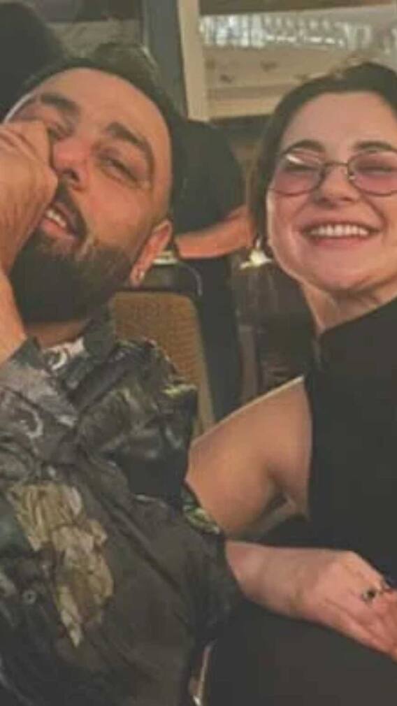 कोण आहे पाकिस्तानी अभिनेत्री Hania Aamir?