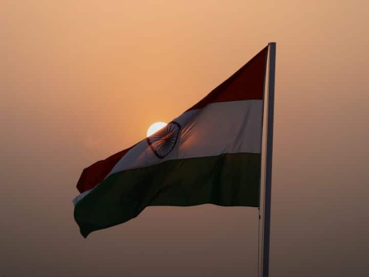 राष्ट्रपति की भूमिका अनुभव और जिम्मेदारी के कारण वे देश में बहुत महत्वपूर्ण होते हैं. उनका कार्यकाल पाँच वर्ष का होता है, जो कि भारतीय जनता द्वारा निर्वाचित होते हैं.