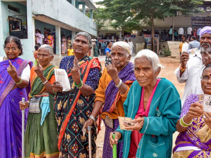 Election Result 2023 Narrow 2 percent swing helps Congress win Telangana poll BRS sees 10 percent drop in vote share तेलंगाना में 2 फीसदी वोटरों ने बदली कांग्रेस की क‍िस्‍मत, बीआरएस को द‍िया झटका, समझे चुनावी आंकड़ों का गण‍ित   