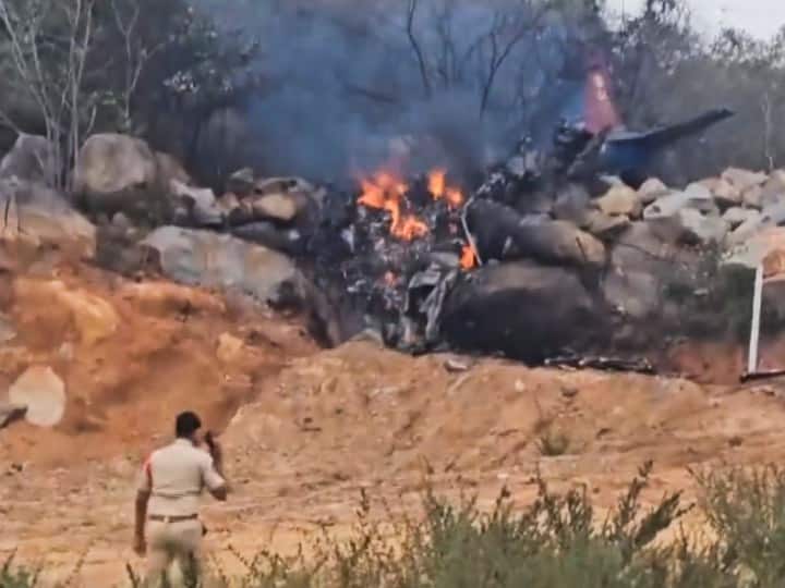 Telangan plane crash Trainee plane flying with two officers crashes in Telangana Deputy CM brajesh pathak pays tribute Telangana में दो अधिकारियों के साथ उड़ान भर रहा ट्रेनिंग प्लेन दुर्घटनाग्रस्त, डिप्टी सीएम ने दी श्रद्धांजलि
