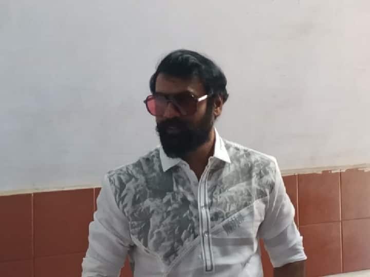 Rowdy Rocket Raja appeared in Salem court along with more than 30 lawyers TNN பிரபல ரவுடி ராக்கெட் ராஜா 30 வழக்கறிஞர் உடன் சேலம் நீதிமன்றத்தில் ஆஜர்