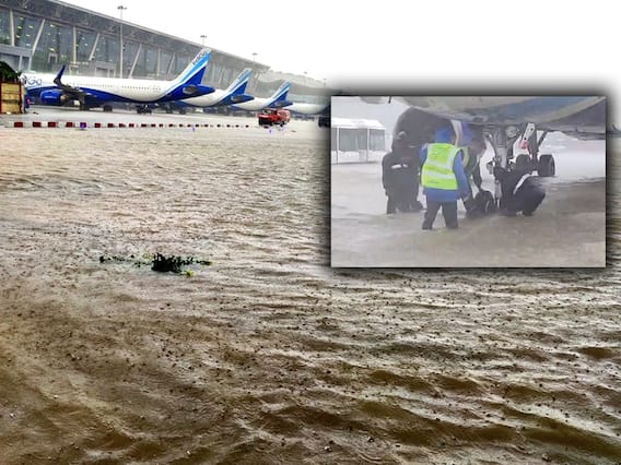 చెన్నై ఎయిర్ పోర్ట్ లో నీట మునుగుతున్న విమానాలు