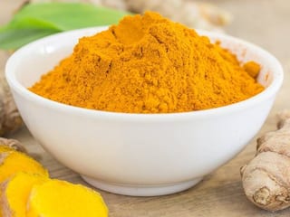 Turmeric Side Effects: हल्दी का ज्यादा इस्तेमाल हो सकता है जानलेवा, हो सकती है  पेट की यह गंभीर बीमारी