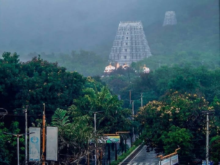 Tirupati News: Non stop rain in tirumala due to cyclone effect, Piligrims suffering telugu news Tirumala News: తిరుమల కొండపై వారం నుంచి ఆగని వర్షం - భక్తులు తీవ్ర ఇబ్బందులు