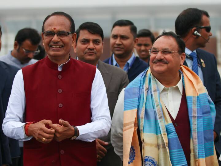 देश के 4 राज्यों के चुनावी नतीजे सामने आ चुके हैं. इनमें से 3 राज्यों में बीजेपी ने धमाकेदार जीत दर्ज की है. हालांकि, इस दौरान बीजेपी के कई बड़े चेहरे को हार का सामना करना पड़ा है. शिवराज सिंह चौहान ने मध्य प्रदेश के बुधनी सीट से जरूर जीते, लेकिन उनके कैबिनेट के 10 से ज्यादा मंत्री हार गए. इनमें से नरोत्तम मिश्रा एक बड़ा चेहरा है, जो दतिया सीट से हार गए. इसके अलावा हरदा से कमल पटेल, बालाघाट से गौरीशंकर बिसेन.