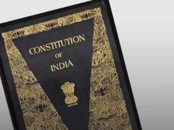 मूल रूप से भारत में सबसे अधिक पावर संबंधित अधिकारियों में से एक राष्ट्रपति के पास होती है. वह देश के सर्वोच्च नागरिक होते हैं और विभिन्न विषयों पर निर्णय लेते हैं, जैसे कि कानून, राजनीति, रक्षा, आर्थिक मामले आदि. राष्ट्रपति के पास न केवल कानूनी बल होता है, बल्कि वे देश के मार्गदर्शन के लिए भी जिम्मेदार होते हैं.