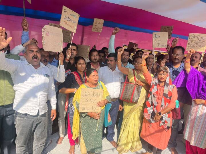 Special teachers protested in Patna against KK Pathak and Nitish government ANN Teacher Protest: केके पाठक पर भड़के विशेष शिक्षक, पटना में प्रदर्शन कर सरकार पर वादाखिलाफी का लगाया बड़ा आरोप