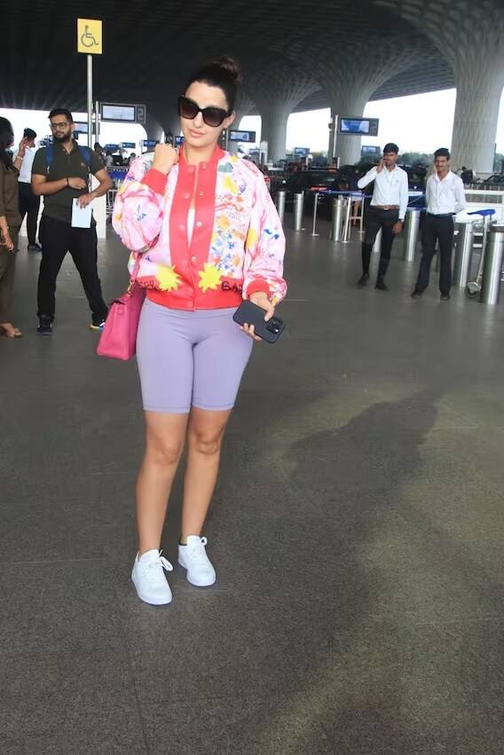 નોરા ફતેહીના આ શાનદાર લૂક તસવીરોએ શિયાળામાં ઇન્ટરનેટનું તાપમાન વધારી દીધું છે.