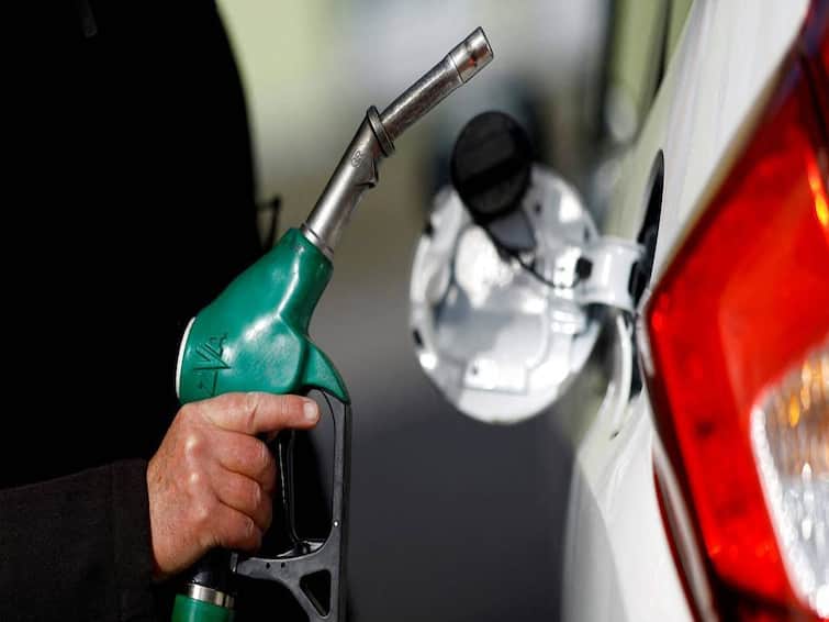 petrol and diesel price chennai on december 4th 2023 know full details Petrol Diesel Price Today: கொட்டும் மழை.. இன்றாவது குறைந்ததா பெட்ரோல், டீசல் விலை..? இன்றைய நிலவரம்..!