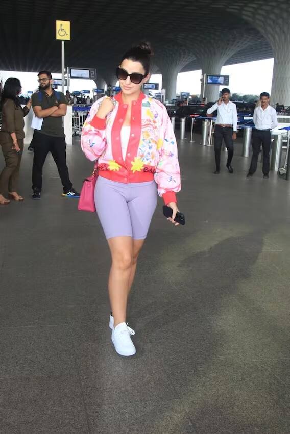 તમને જણાવી દઈએ કે નોરા ફતેહીએ પોતાના શાનદાર ડાન્સ અને ટેલેન્ટના આધારે બૉલીવૂડ ઈન્ડસ્ટ્રીમાં જગ્યા બનાવી છે.