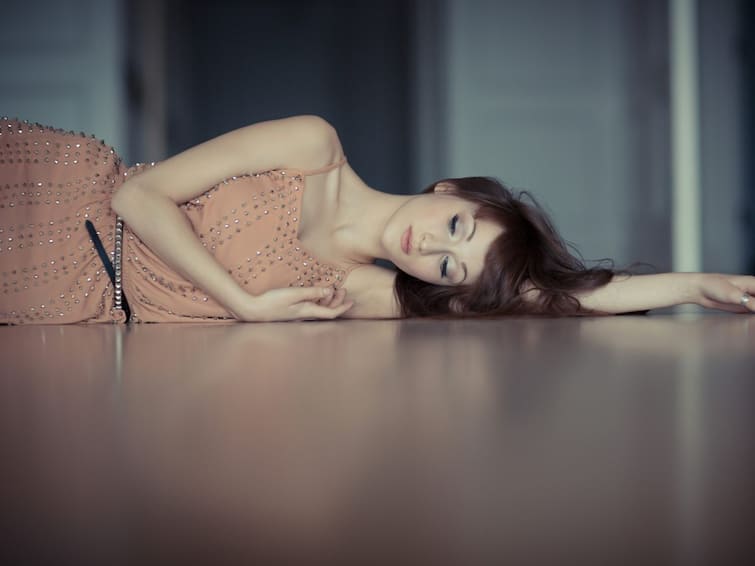Try to sleep on the floor for health benefits Sleeping on Floor Benefits : అసలు నేలమీద పడుకుంటే ఎంత మంచిదో తెలుసా?