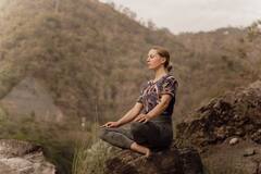 Surya Namaskar Benefits : शारीरिक आरोग्यासोबतच मानसिक आरोग्यही सुधारा, रोज सूर्यनमस्कार करा.