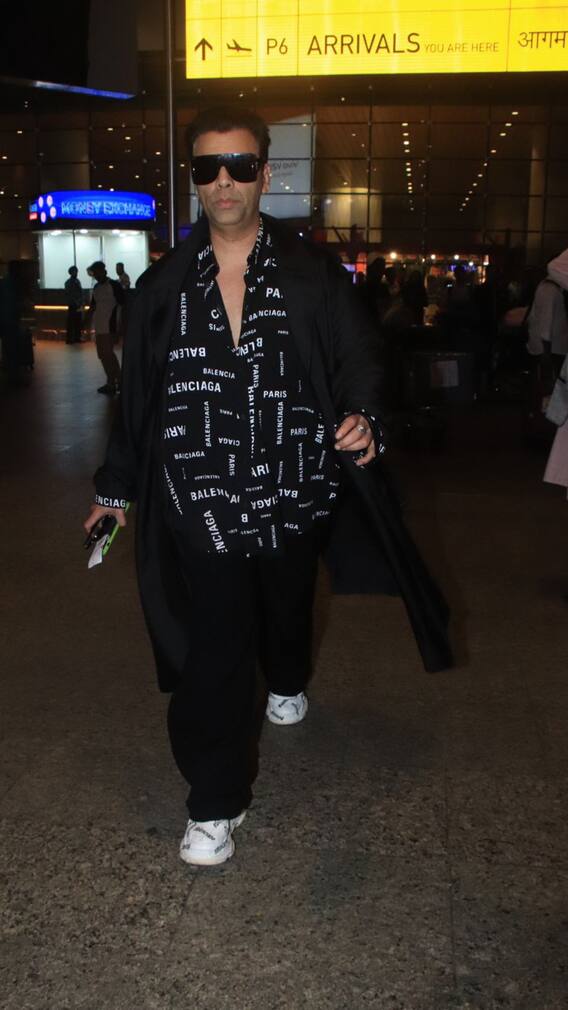 'करण जोहर' एअरपोर्टवर स्पॉटेड!