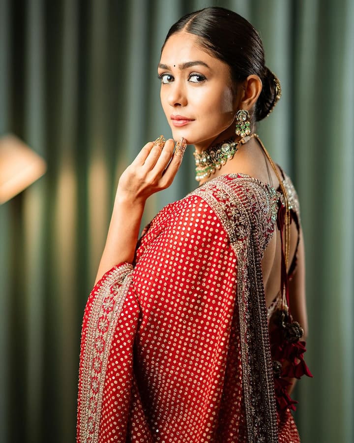 Mrunal captioned the pictures as,