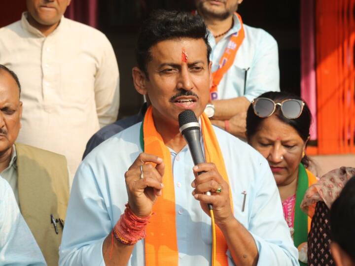 राजस्थान में बीजेपी ने शानदार प्रदर्शन करते हुए 115 सीटों पर जीत हासिल की है. बीजेपी के तरफ से वीआईपी कैंडिडेट राज्यवर्धन सिंह राठौर राजधानी जयपुर के झोटवाड़ा सीट से जीत हासिल की है. उन्होंने कांग्रेस के अभिषेक चौधरी को 50 हजार से ज्यादा वोटों से हरा दिया है.