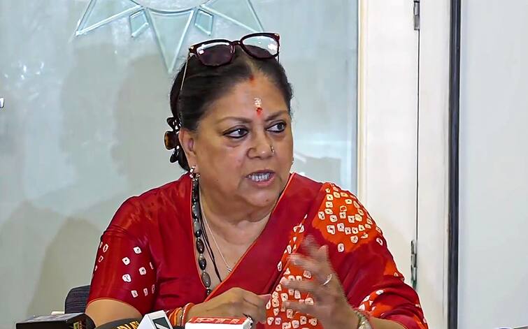 Nearly 25 Bjp Mlas Meet Vasundhara Raje In Show Of Strength After Rajasthan Win