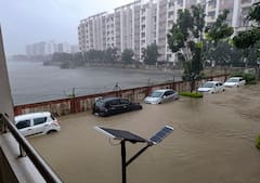 চেন্নাইয়ে চলছে ভারী বৃষ্টি, আগামীকাল দুপুরে দক্ষিণ অন্ধ্র উপকূল পেরোবে অতি সক্রিয় ঘূর্ণিঝড় মিগজাউম