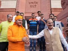 'राजस्थान के सीएम बन रहे हैं न...', जब बाबा बालकनाथ से बोले अधीर रंजन चौधरी, बीजेपी नेता का ऐसा था रिएक्शन