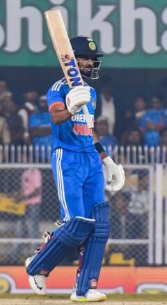 Ruturaj Gaikwad : নজির গড়ে ইতিহাস রুতুরাজের, অল্পের জন্য অক্ষত বিরাট-রেকর্ড