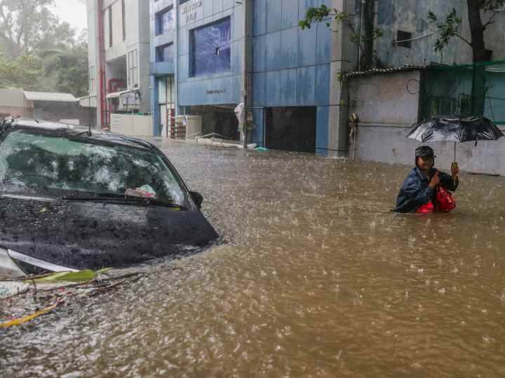 Cyclone Michaung likely to make landfall tomorrow in andhra pradesh after tamilnadu कल आंध्र प्रदेश पहुंचेगा चक्रवात मिचौंग, तमिलनाडु में मचा रहा है तबाही, सड़कों पर बहती दिख रही कारें