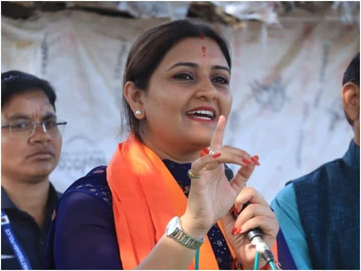 भावना ने कहा कि इतनी बड़ी संख्या में जो जनता ने जवाब दिया है वह इस चीज की गवाह है कि जनता कांग्रेस की सरकार से त्रस्त आ गए थी. एक स्थायी सरकार जो उनके हित में आए, उन्हें उन्होंने छत्तीसगढ़ में जीत दिला दी है.