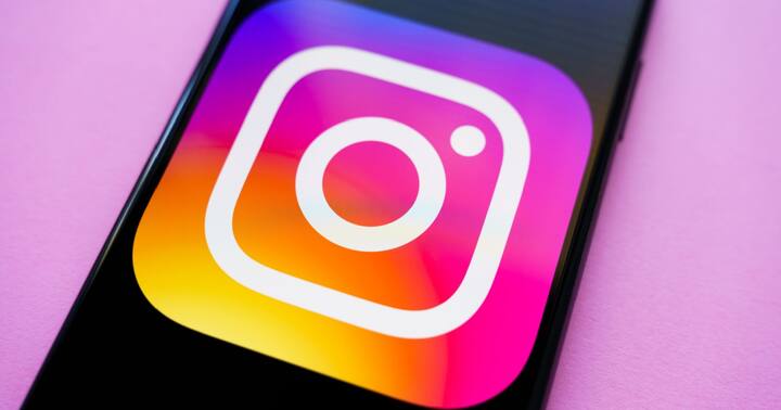 Meta's Instagram એ વિશ્વભરમાં લોકપ્રિય સોશિયલ મીડિયા એપ્લિકેશન છે. આ એપ્લિકેશનના 2 અબજથી વધુ યૂઝર્સ છે. આ એપ દ્વારા યૂઝર્સ રીલ, વીડિયો, પૉસ્ટ, સ્ટૉરી વગેરે એકબીજા સાથે શેર કરી શકે છે. યુટ્યુબની જેમ હવે લોકો આ એપથી પણ સારી કમાણી કરી રહ્યા છે.