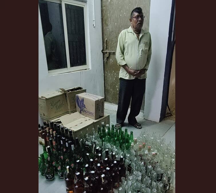 Ahmedabad Crime News: Liquor Godown caught with 147 bottle liquor from odhav ahmedabad area Crime: પોલીસ દરોડામાં અમદાવાદમાંથી પકડાયુ નકલી દારુનું કારખાનું, 70 નંગ ડુપ્લિકેટ બૉટલો સાથે એકની ધરપકડ