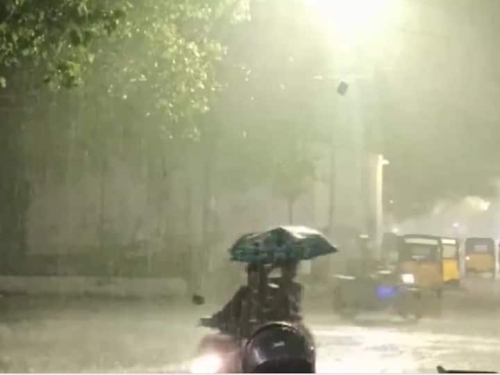 Several parts of Chennai have been receiving heavy rainfall since Sunday afternoon under the impact of cyclone 'Michaung'. The Tamil Nadu government has declared a public holiday on Monday and has asked private companies and offices to instruct their employees to work from home. (Source: ANI)
