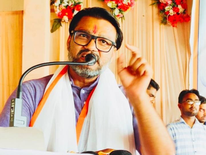 Mahesh Joshi Calls Ashok Gehlot OSD Lokesh Sharma Chaploos claims of Congress Loss in Rajasthhan Election Results Rajasthan Election: 'चापलूसों में घिरे थे गहलोत इसलिए हारे चुनाव', OSD लोकेश के बयान पर महेश जोशी का पलटवार- आप क्या थे जनाब?