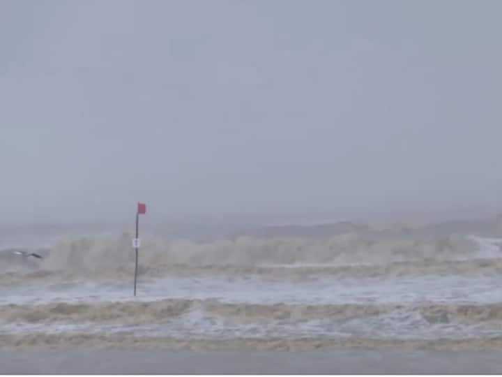 The turbulent sea, strong winds and rainfall continue in Bapatla, as Cyclone Michuang is likely to make landfall in the southern coast of Andhra Pradesh between Nellore and Machilipatnam. (Source: ANI)