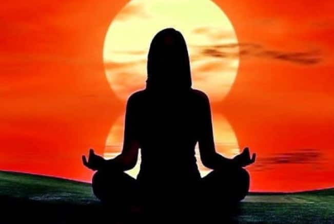 Brahma muhurta mantra do this work in brahma muhurta   Brahma Muhurta: બ્રહ્મ મુહૂર્તમાં ઉઠીને કરો આ મંત્રોનો જાપ, બદલી જશે જીવનની દશા 