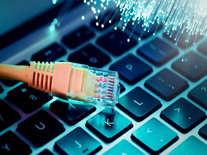 Fiber Optic vs Wireless Broadband What is the difference between the two Know everything here फाइबर ऑप्टिक vs वायरलेस ब्रॉडबैंड : दोनों में क्या है अंतर? यहां जानिए सबकुछ