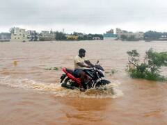 Photos: सड़कें, एयरपोर्ट और स्टेशन बने समंदर, तैर रहीं गाड़ियां, तस्वीरों में देखें मिचौंग की तबाही