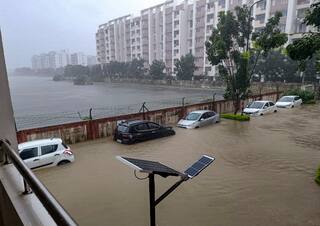 Cyclone Michaung : आज आंध्र प्रदेशात धडकणार मिचॉन्ग, चक्रीवादळानं दक्षिण भारताला झोडपलं; चेन्नईत पाच जणांचा मृत्यू