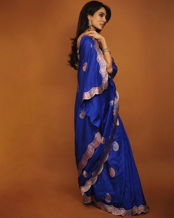 Sobhita embraces pristine elegance in a blue saree adorned with simple motif prints. (Image: Instagram/@sobhitad)