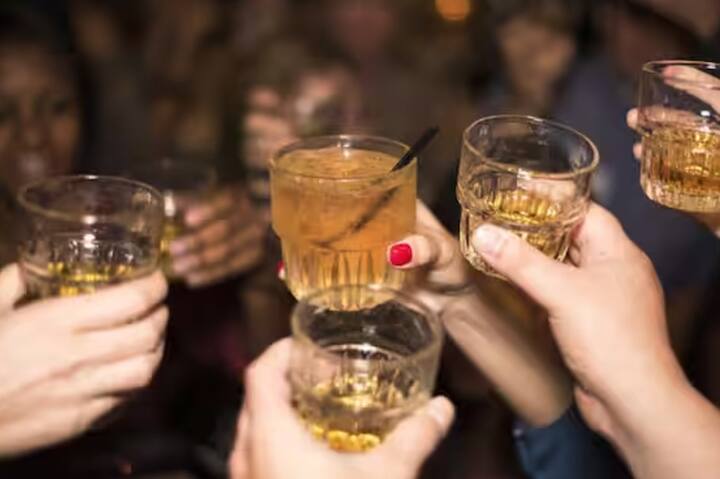 તે જ રીતે, એવા ઘણા રાજ્યો છે જ્યાંથી તમે વ્યક્તિગત ઉપયોગ માટે માત્ર થોડી બોટલો ખરીદી શકો છો. જો કે, જો તમે ચોક્કસ જથ્થાથી વધુ દારૂ ખરીદો છો અને તેને એક રાજ્યથી બીજા રાજ્યમાં લઈ જાઓ છો તો તે અપરાધ તરીકે જોવામાં આવશે.